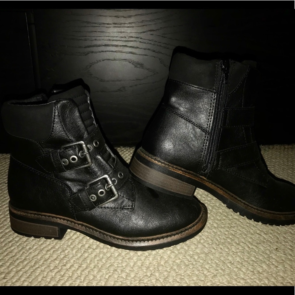 Combat boots